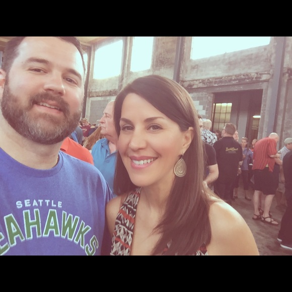 Meet your Posher, Lauren - Picture 2 of 6